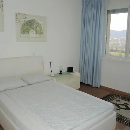1-bedroom *